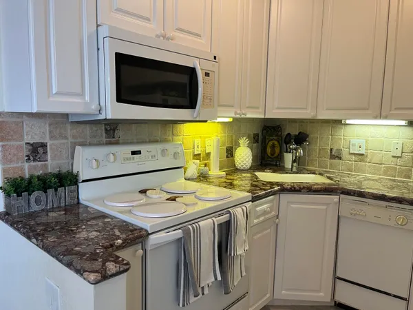 $2,000 | 629 Southeast 19th Avenue, Unit 703, Deerfield Beach, FL 33441