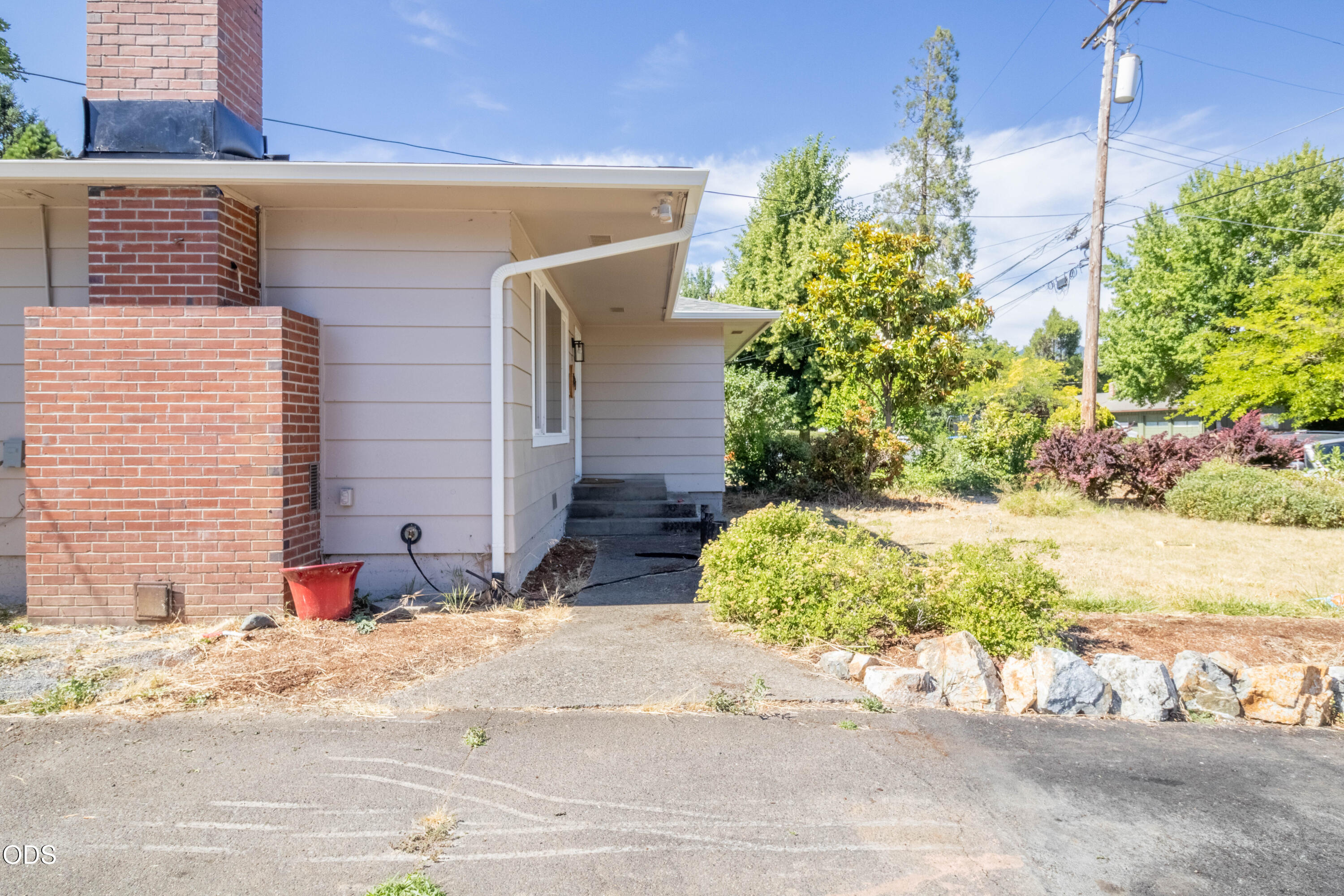 1224 Southwest Oak Street Grants Pass, OR 97526 - Photo 5 of 24