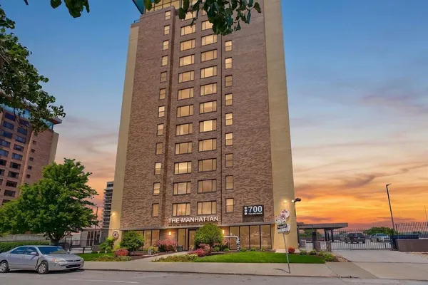 $185,000 | 700 East 8th Street, Unit 5K, Kansas City, MO 64106