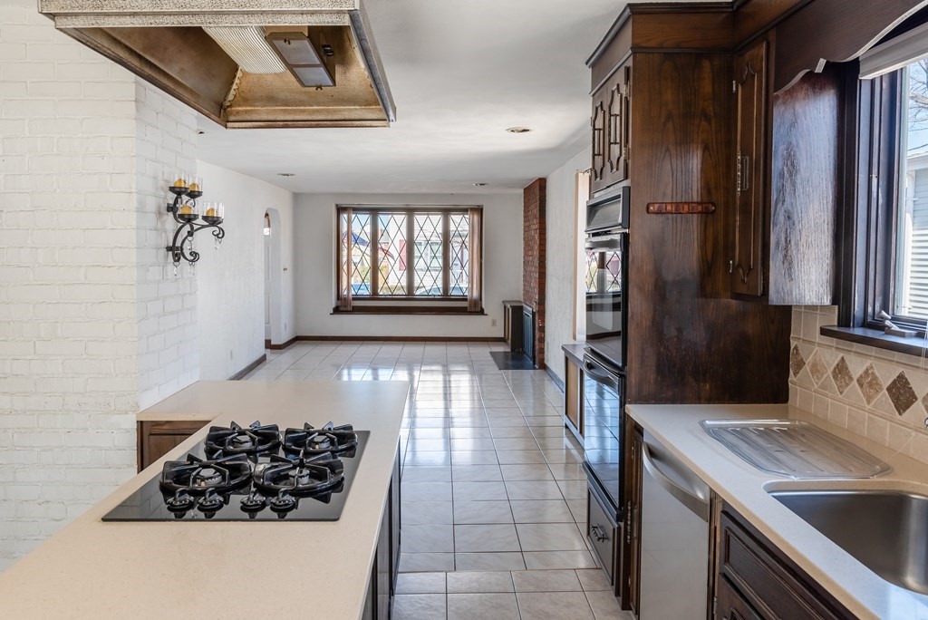 37 Tileston Road Winthrop, MA 02152 - Photo 6 of 19 Gallery Image 6