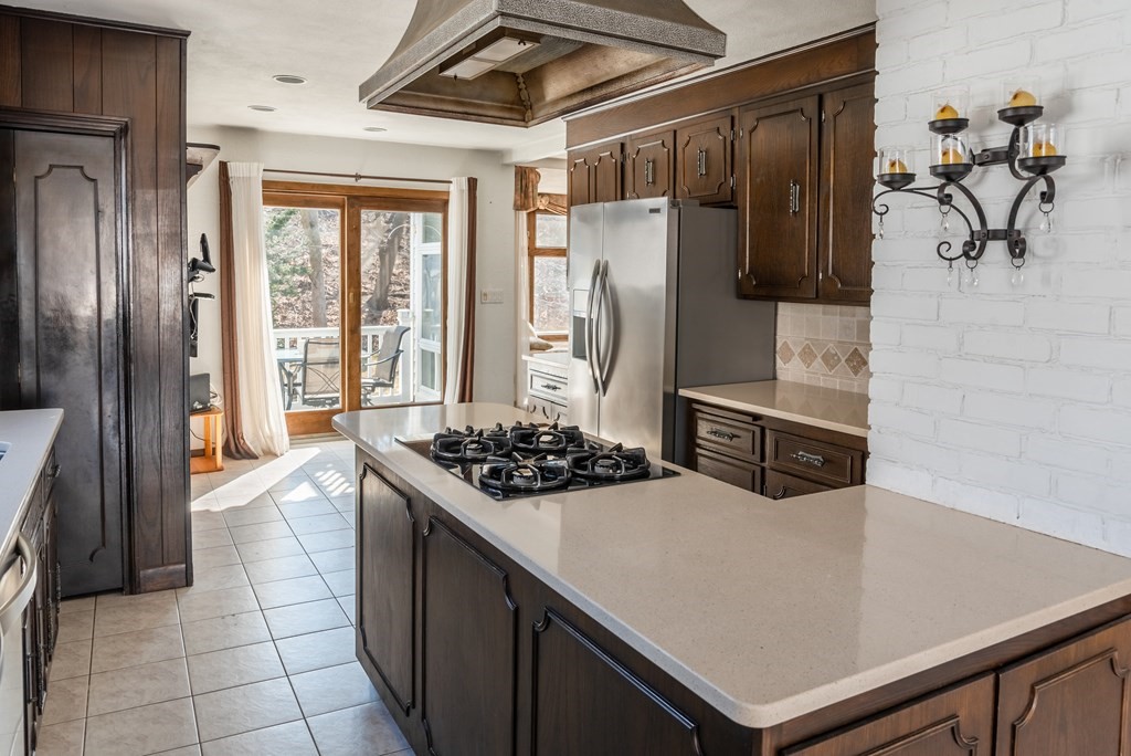 37 Tileston Road Winthrop, MA 02152 - Photo 7 of 19 Gallery Image 7
