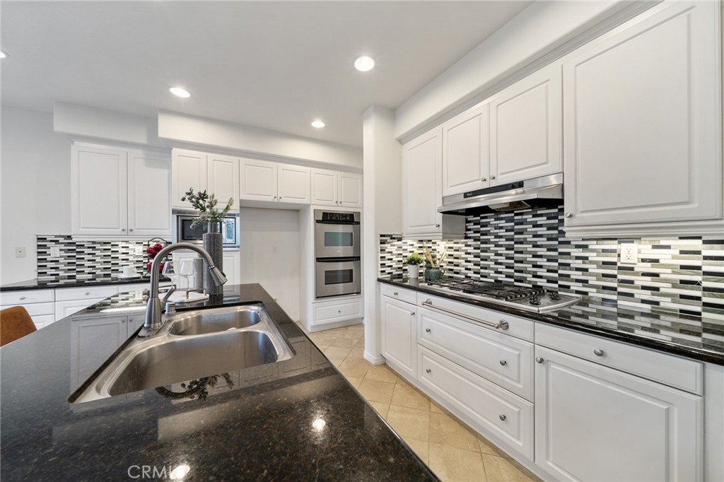 661 East Lavender Way Azusa, CA 91702 - Photo 20 of 48