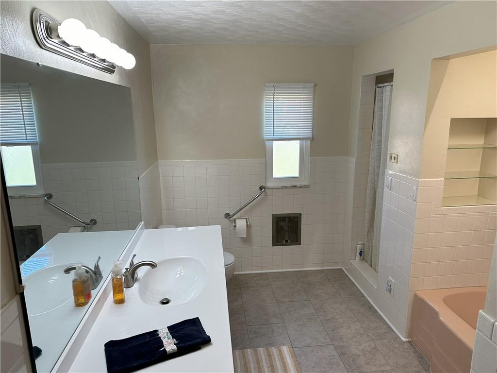 728 North Pike Road Cabot, PA 16023 - Photo 18 of 26