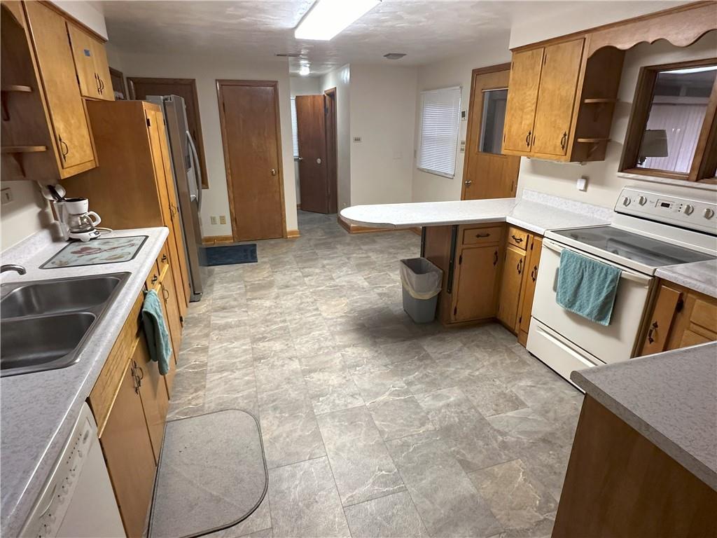 728 North Pike Road Cabot, PA 16023 - Photo 5 of 26