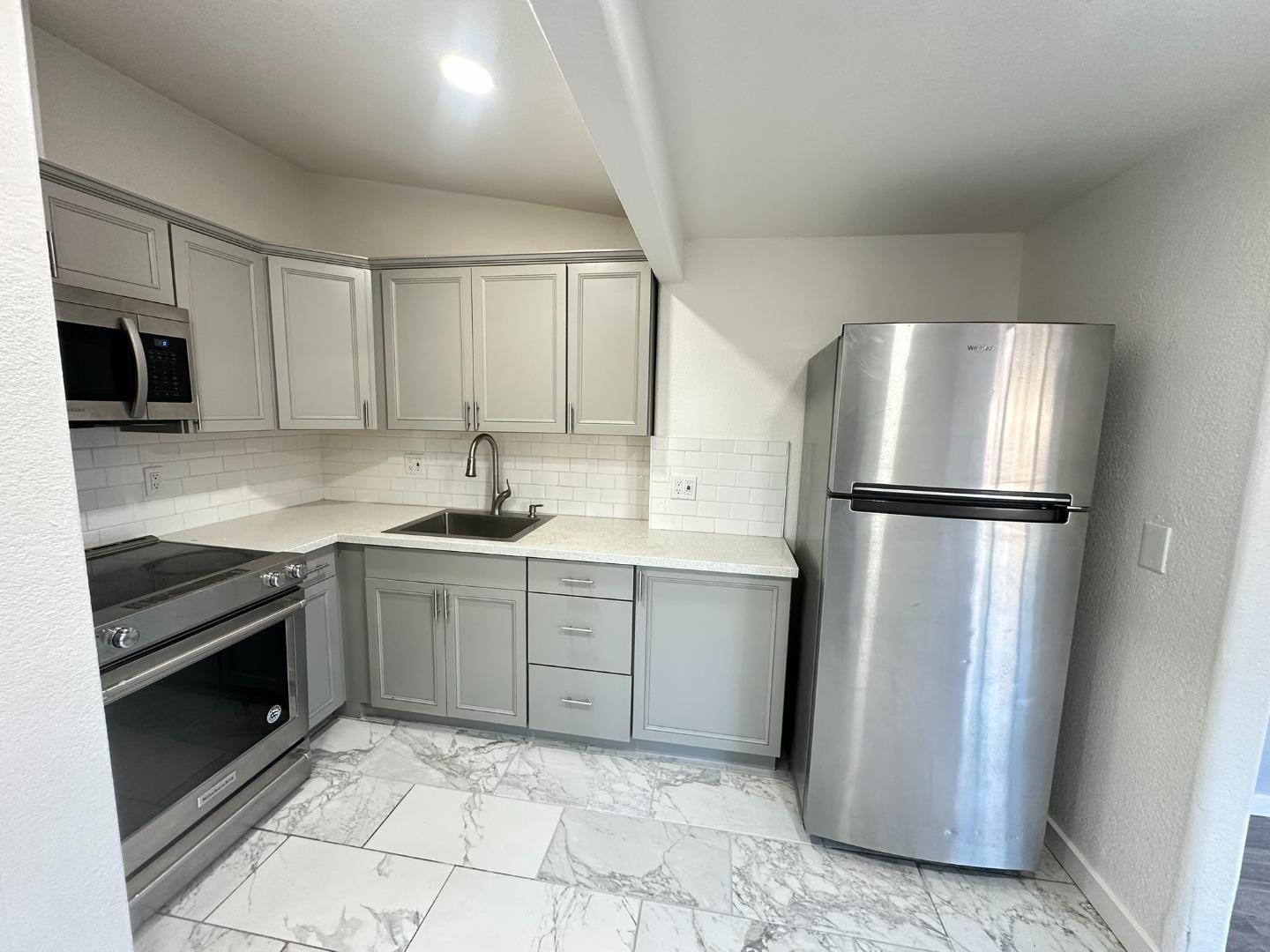 420 Bridgevale Road Hollister, CA 95023 - Photo 5 of 12