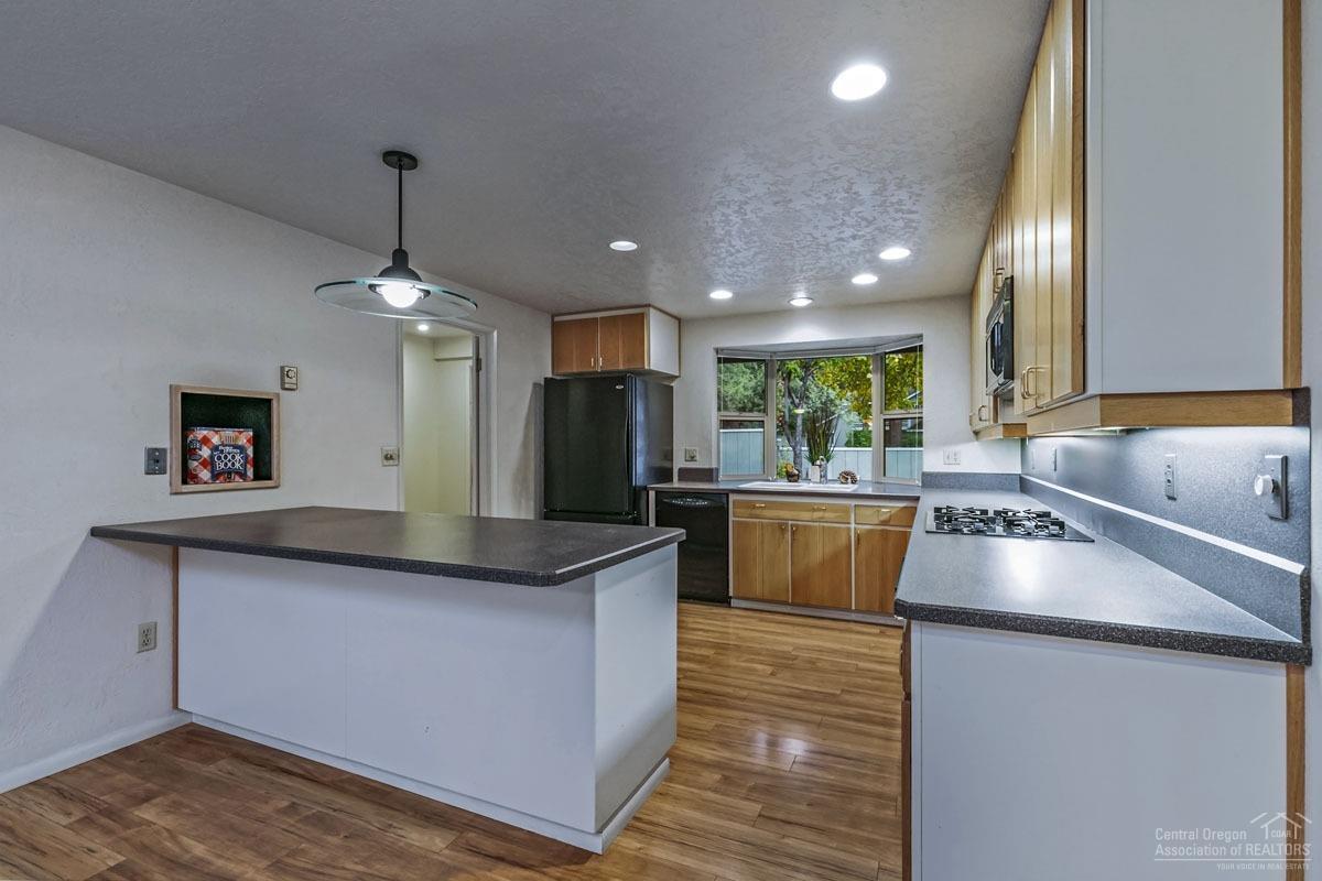 20360 Strawline Road Bend, OR 97702 - Photo 6 of 25 Additional Photo