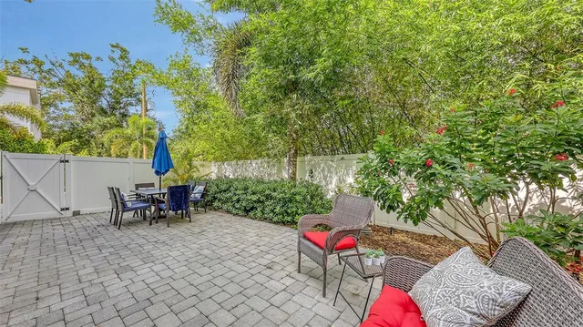 $899,000 | 2410 Prospect Street, Sarasota, FL 34239