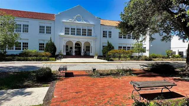 $899,000 | 2410 Prospect Street, Sarasota, FL 34239