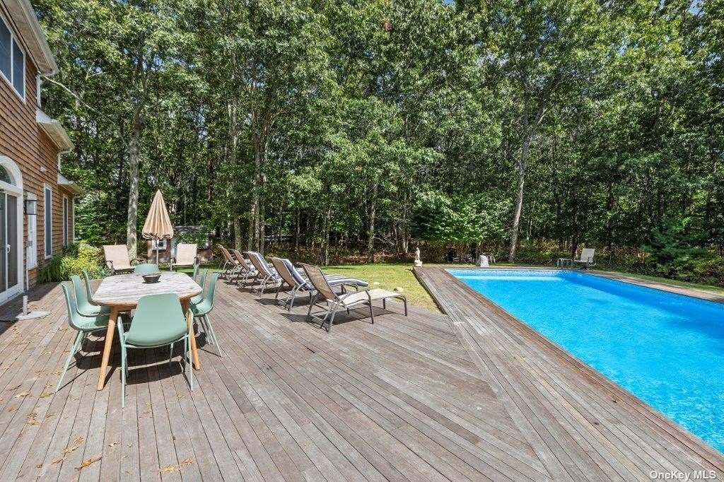4 East Hampton, undefined 00000 - Photo 14 of 20 a view of a patio with a table and chairs