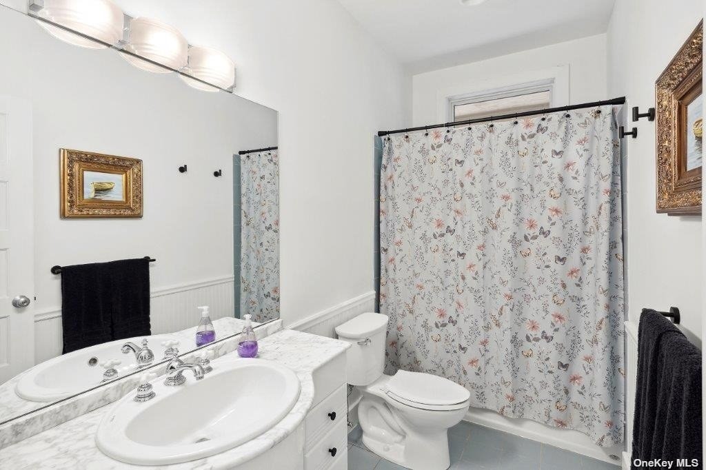 4 East Hampton, undefined 00000 - Photo 9 of 20 a bathroom with a sink toilet and shower