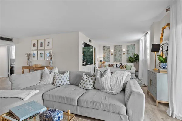 $2,800 | 5301 Northwest 2nd Avenue, Unit PHH, Boca Raton, FL 33487