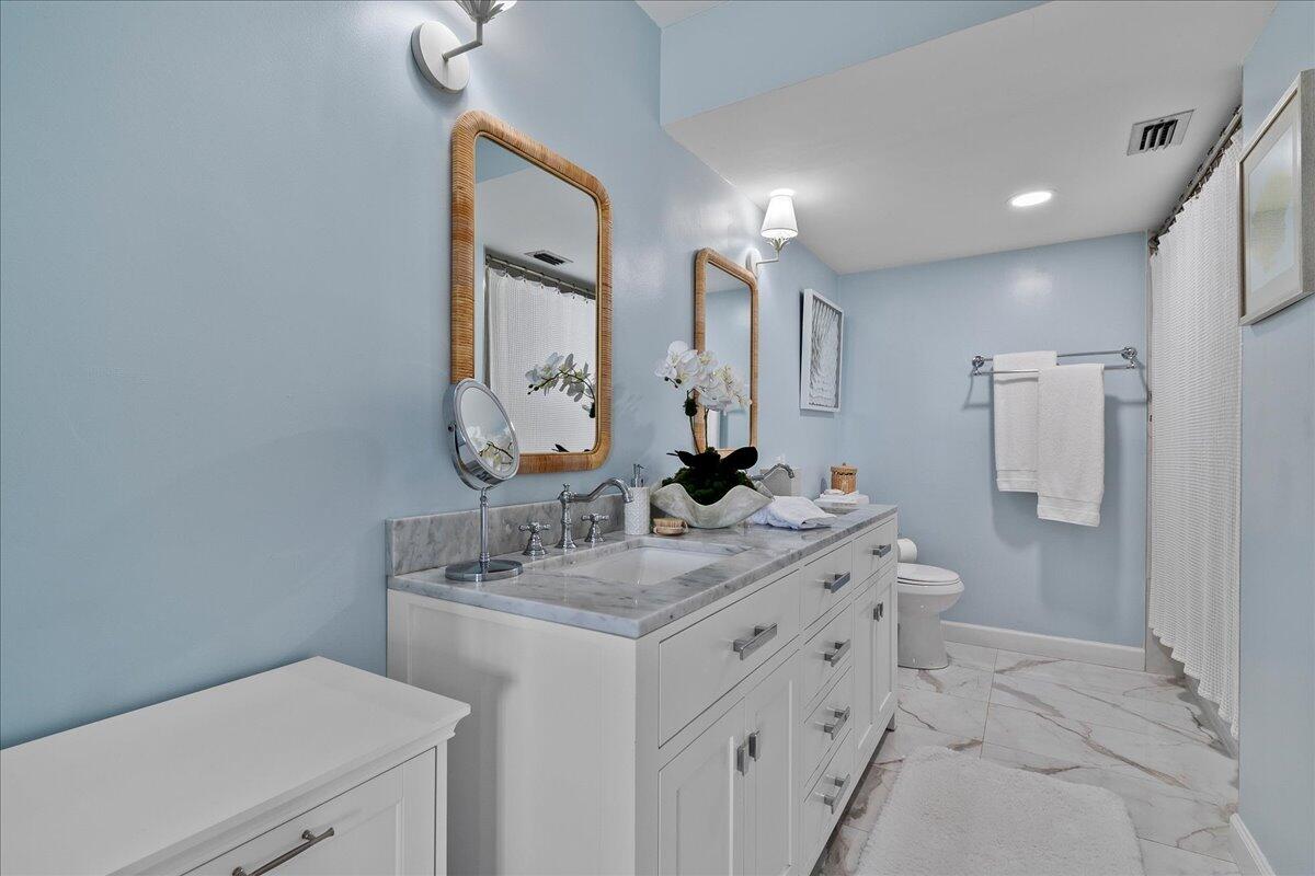 5301 Northwest 2nd Avenue, Unit PHH Boca Raton, FL 33487 - Photo 17 of 31 Primary Bathroom