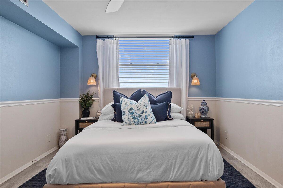 5301 Northwest 2nd Avenue, Unit PHH Boca Raton, FL 33487 - Photo 19 of 31 Guest Bedroom