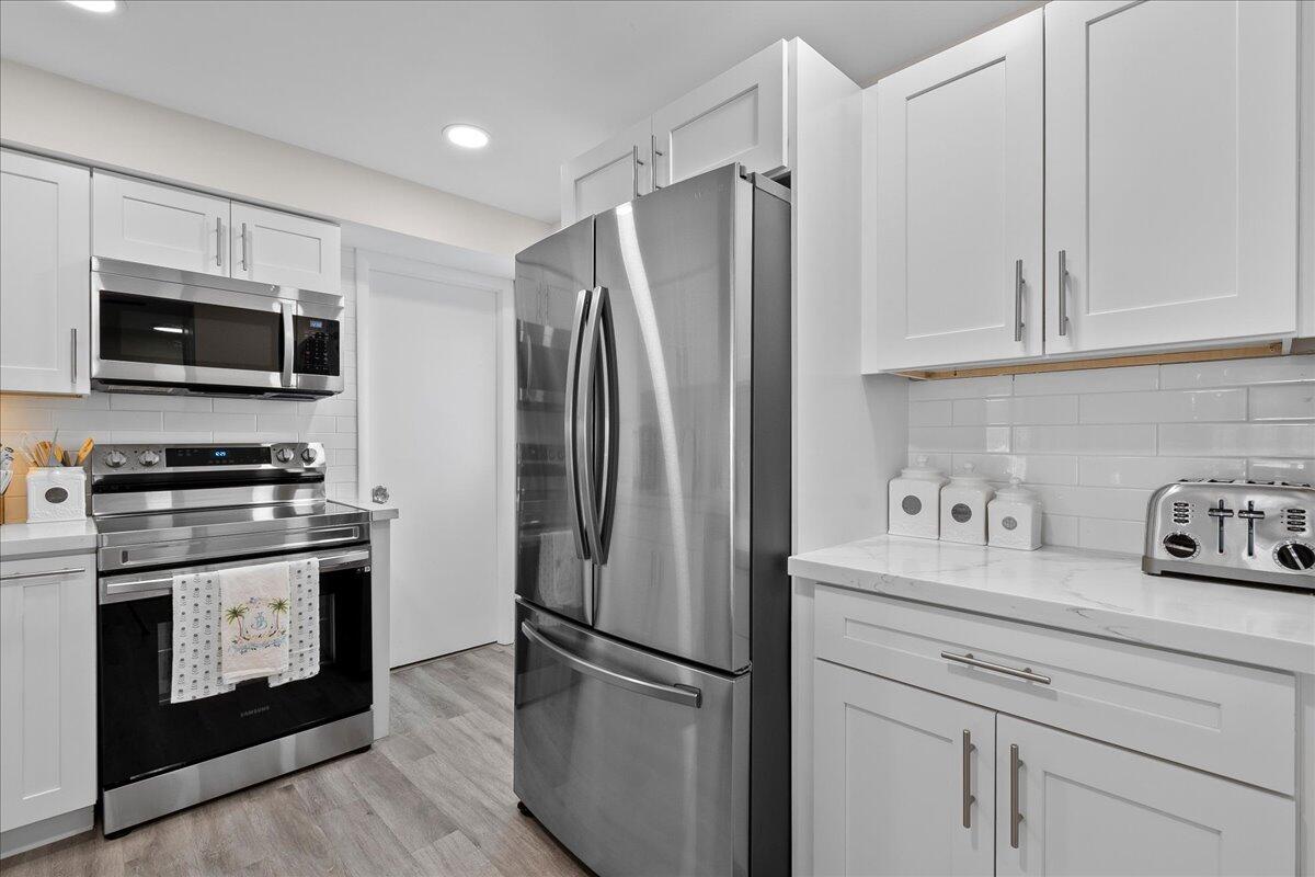 5301 Northwest 2nd Avenue, Unit PHH Boca Raton, FL 33487 - Photo 2 of 31 Kitchen