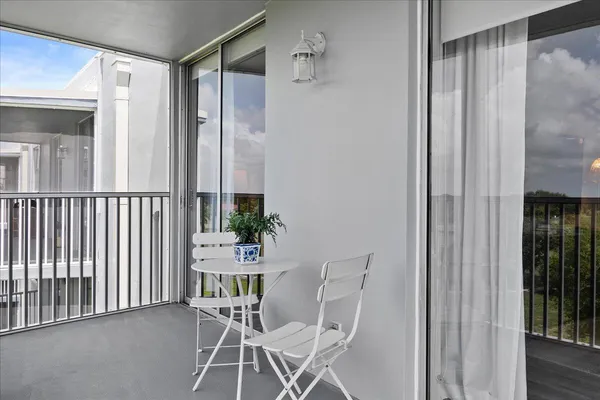 $2,800 | 5301 Northwest 2nd Avenue, Unit PHH, Boca Raton, FL 33487