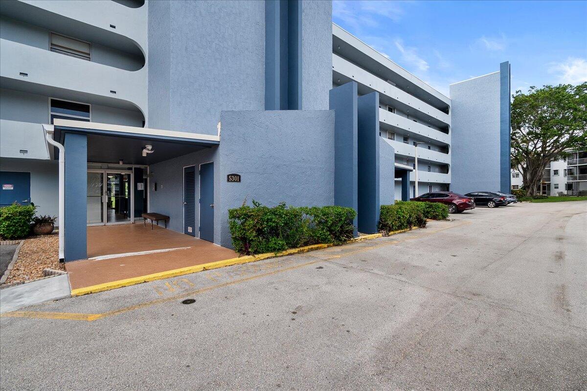 5301 Northwest 2nd Avenue, Unit PHH Boca Raton, FL 33487 - Photo 26 of 31 Front of Building