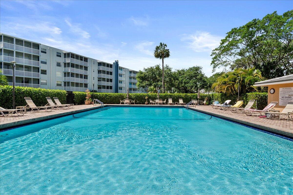 5301 Northwest 2nd Avenue, Unit PHH Boca Raton, FL 33487 - Photo 30 of 31 Community Pool