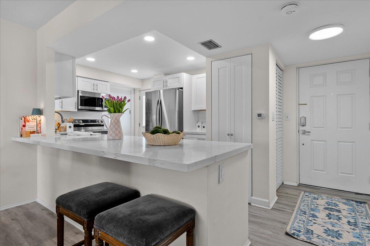 5301 Northwest 2nd Avenue, Unit PHH Boca Raton, FL 33487 - Photo 3 of 31 Kitchen