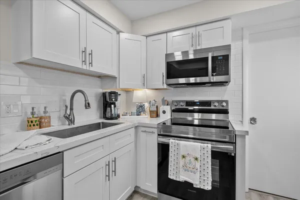 $2,800 | 5301 Northwest 2nd Avenue, Unit PHH, Boca Raton, FL 33487