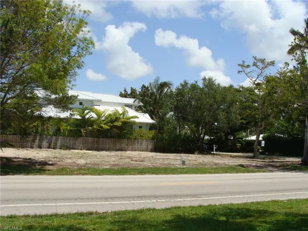a view of a yard