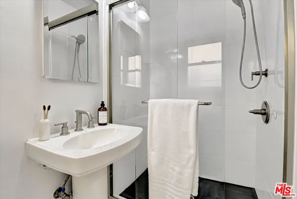 $3,999,999 | 852 11th Street, Santa Monica, CA 90403
