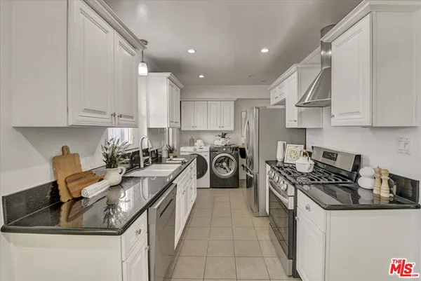 $3,999,999 | 852 11th Street, Santa Monica, CA 90403