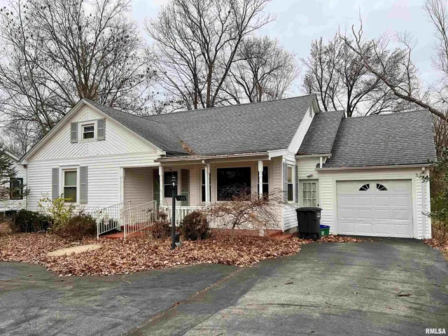 $144,900 | 1508 East Walnut Street, Carbondale, IL 62902