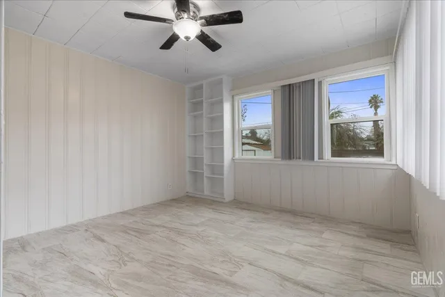 a view of empty room with window