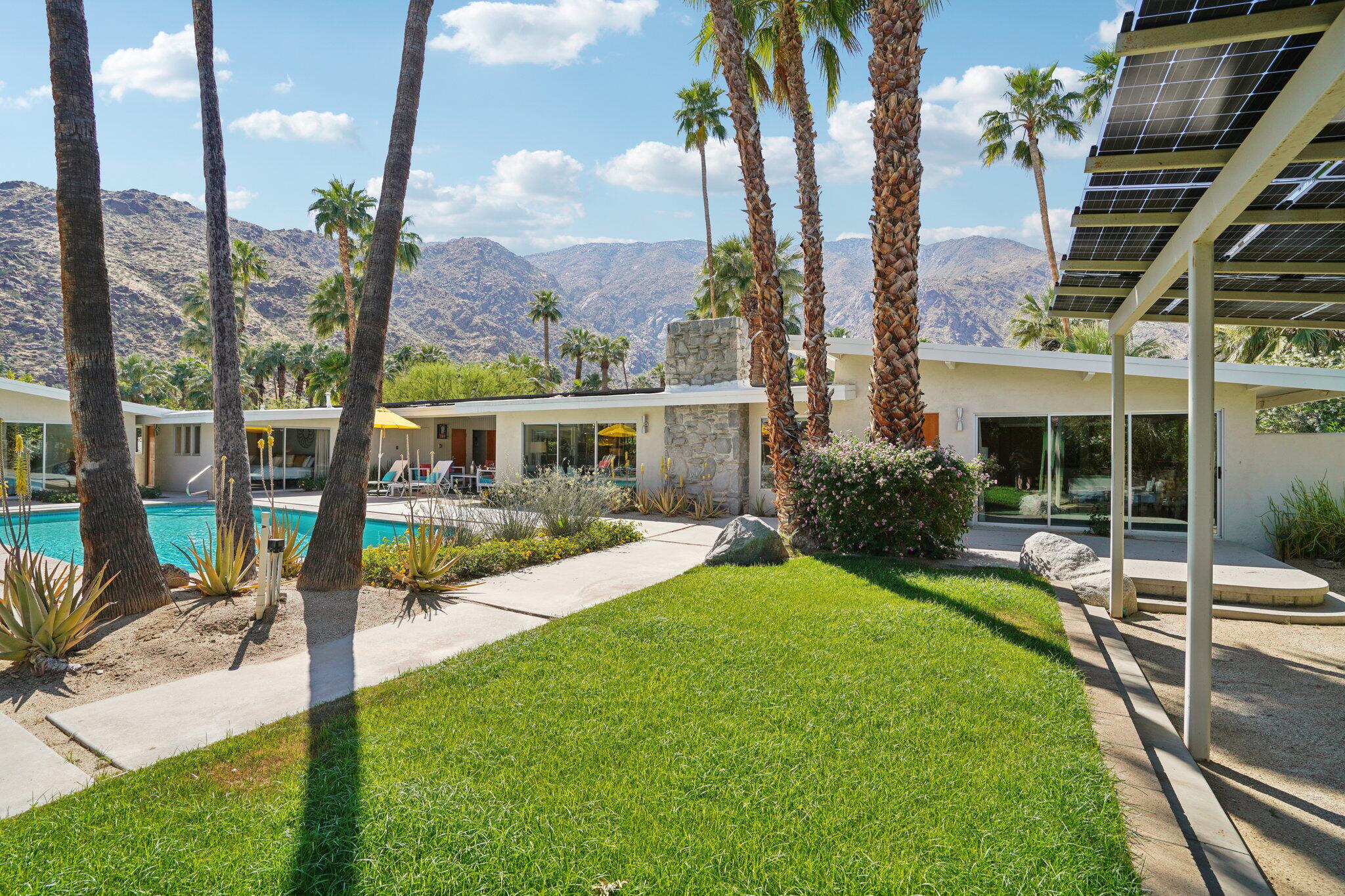 788 North Dry Falls Road Palm Springs, CA 92262 - Photo 42 of 97 a front view of house with yard and green space