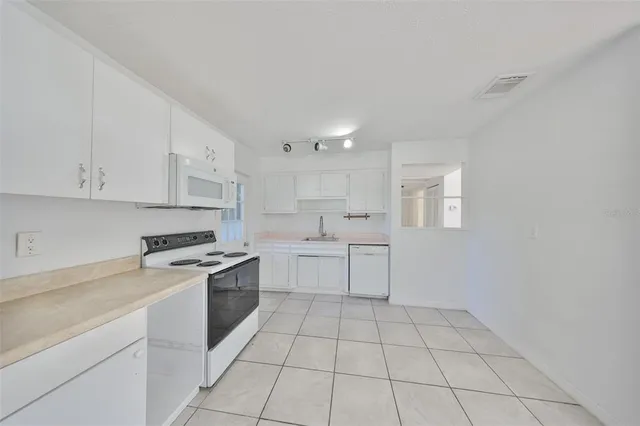 $1,795 | 6912 40th Avenue North, St. Petersburg, FL 33709