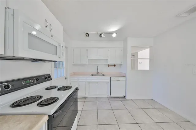 $1,795 | 6912 40th Avenue North, St. Petersburg, FL 33709