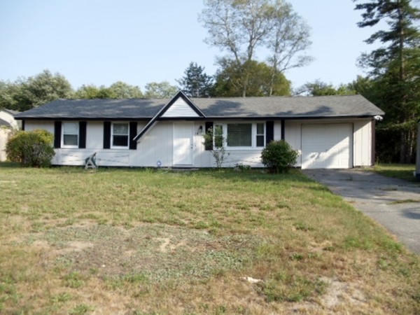 14 Naushon Road Wareham, MA 02576 - Photo 1 of 17 front view of a house with a yard