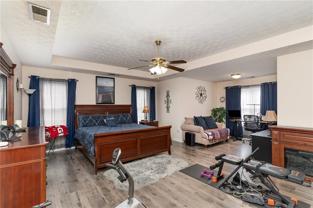 40 Cindy Circle Covington, GA 30016 - Photo 20 of 34 a living room with furniture and a chandelier