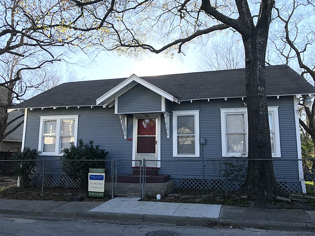 531 Threlkeld Street Houston, TX 77007 - Photo 2 of 15 a front view of a house with a yard