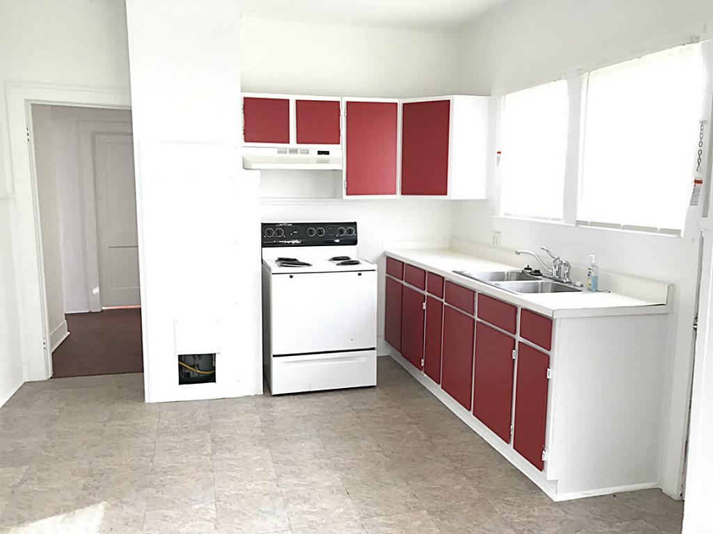 531 Threlkeld Street Houston, TX 77007 - Photo 7 of 15 a kitchen with a sink stove and microwave