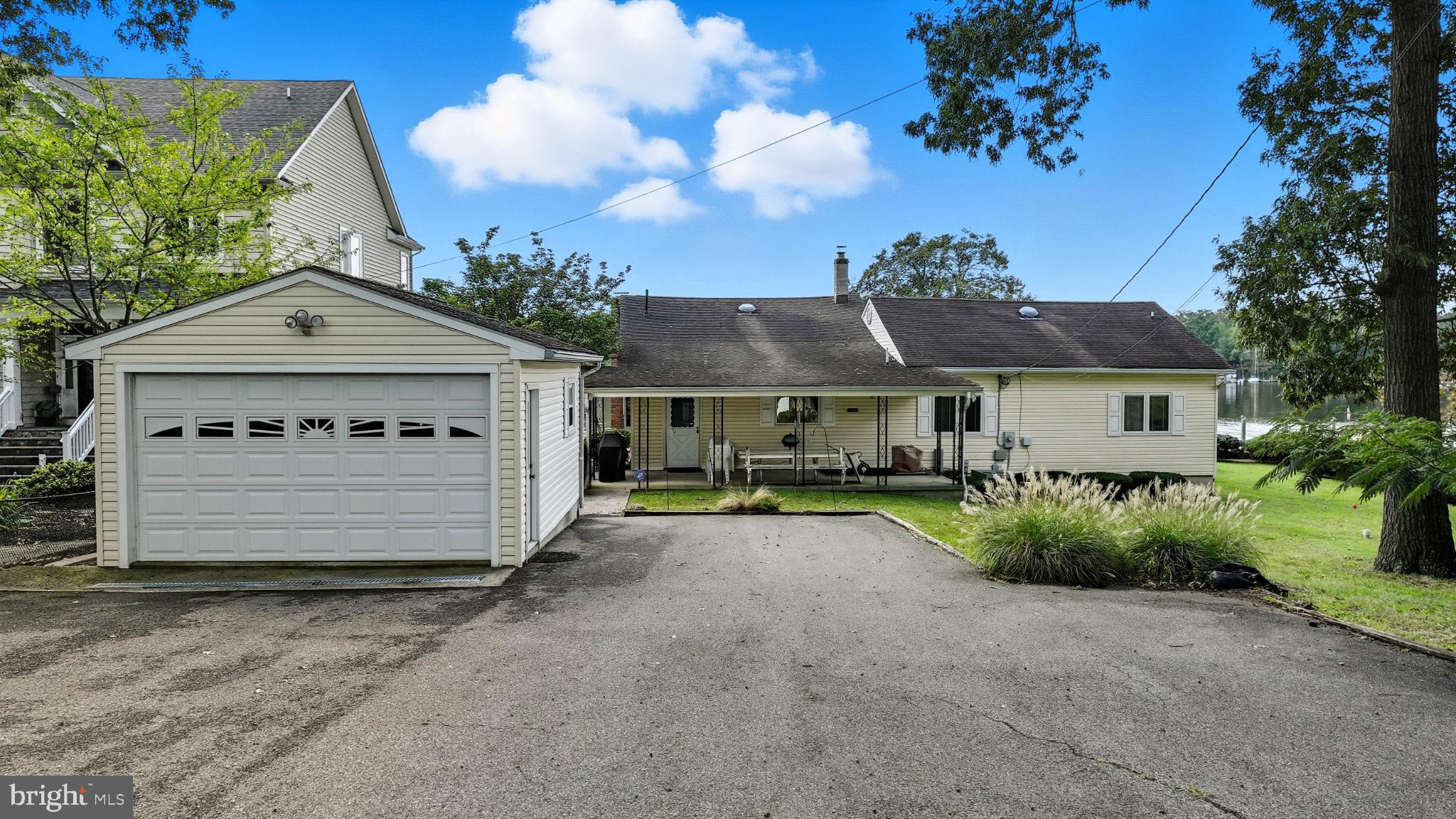 352 Riverside Drive Pasadena, MD 21122 - Photo 39 of 48 a front view of a house with a garden