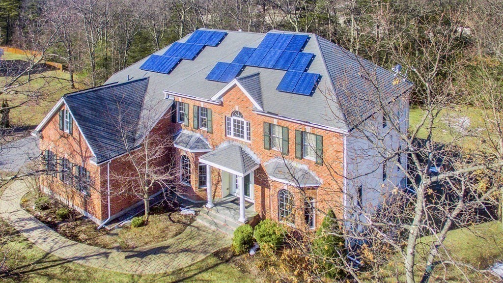 51 Mohawk Path Holliston, MA 01746 - Photo 2 of 42 Gallery Image 2
