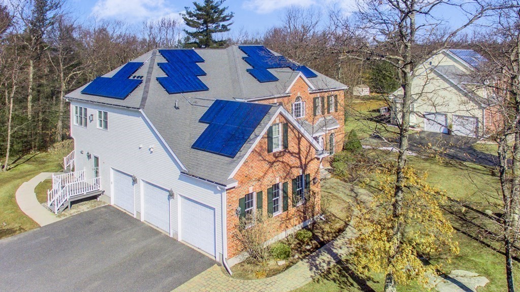 51 Mohawk Path Holliston, MA 01746 - Photo 3 of 42 Gallery Image 3