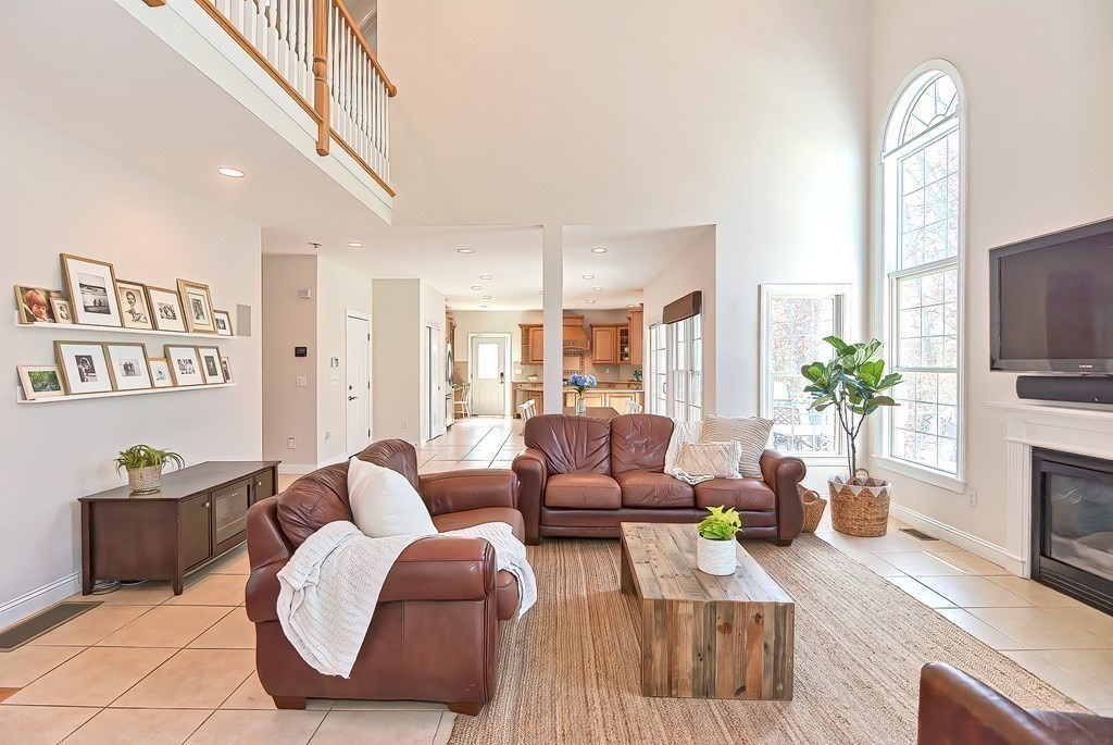 51 Mohawk Path Holliston, MA 01746 - Photo 8 of 42 Gallery Image 8