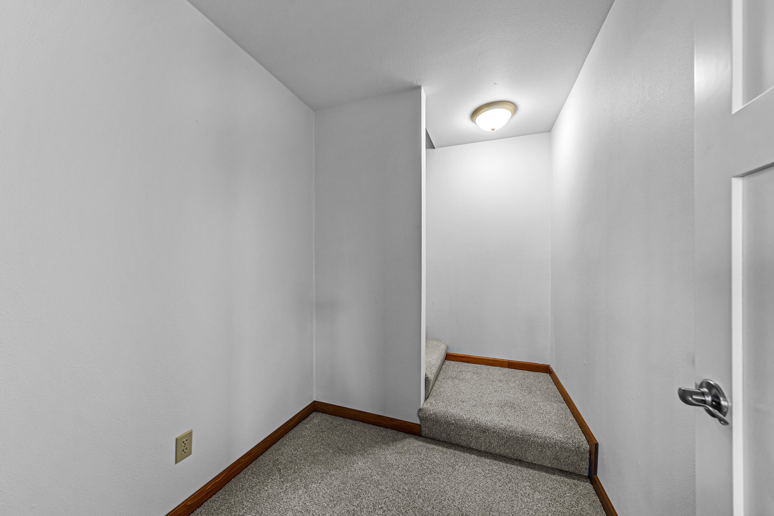 5227 Pioneer Road Medford, OR 97501 - Photo 30 of 55 9R9A5937