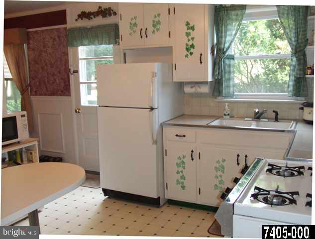 329 Irving Road York, PA 17403 - Photo 10 of 25 Gallery Image 10