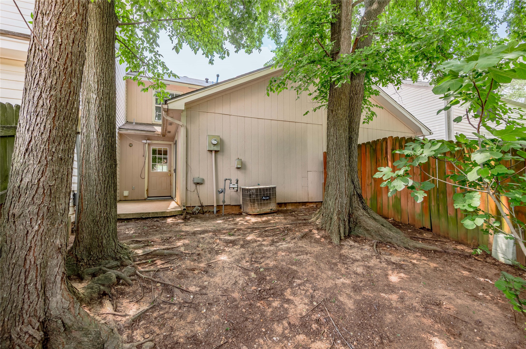 1401 Ave O, Unit F Huntsville, TX 77340 - Photo 26 of 26 a backyard of a house