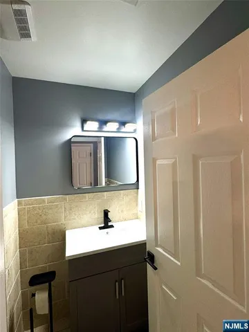 $4,300 | 233 Warren Avenue, Unit B, Fort Lee, NJ 07024