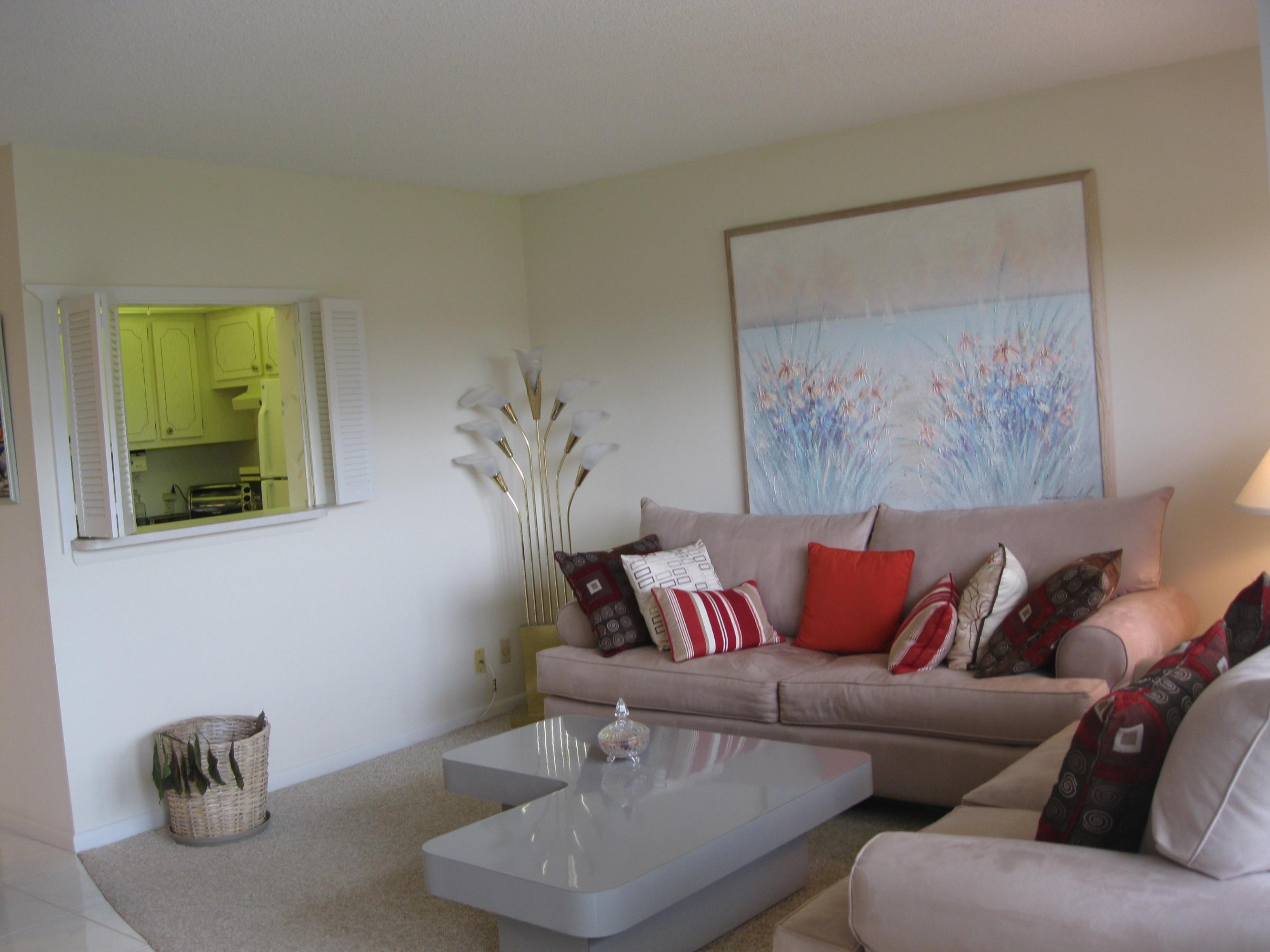321 Preston H, Unit 3210 Boca Raton, FL 33434 - Photo 3 of 17 Family Room