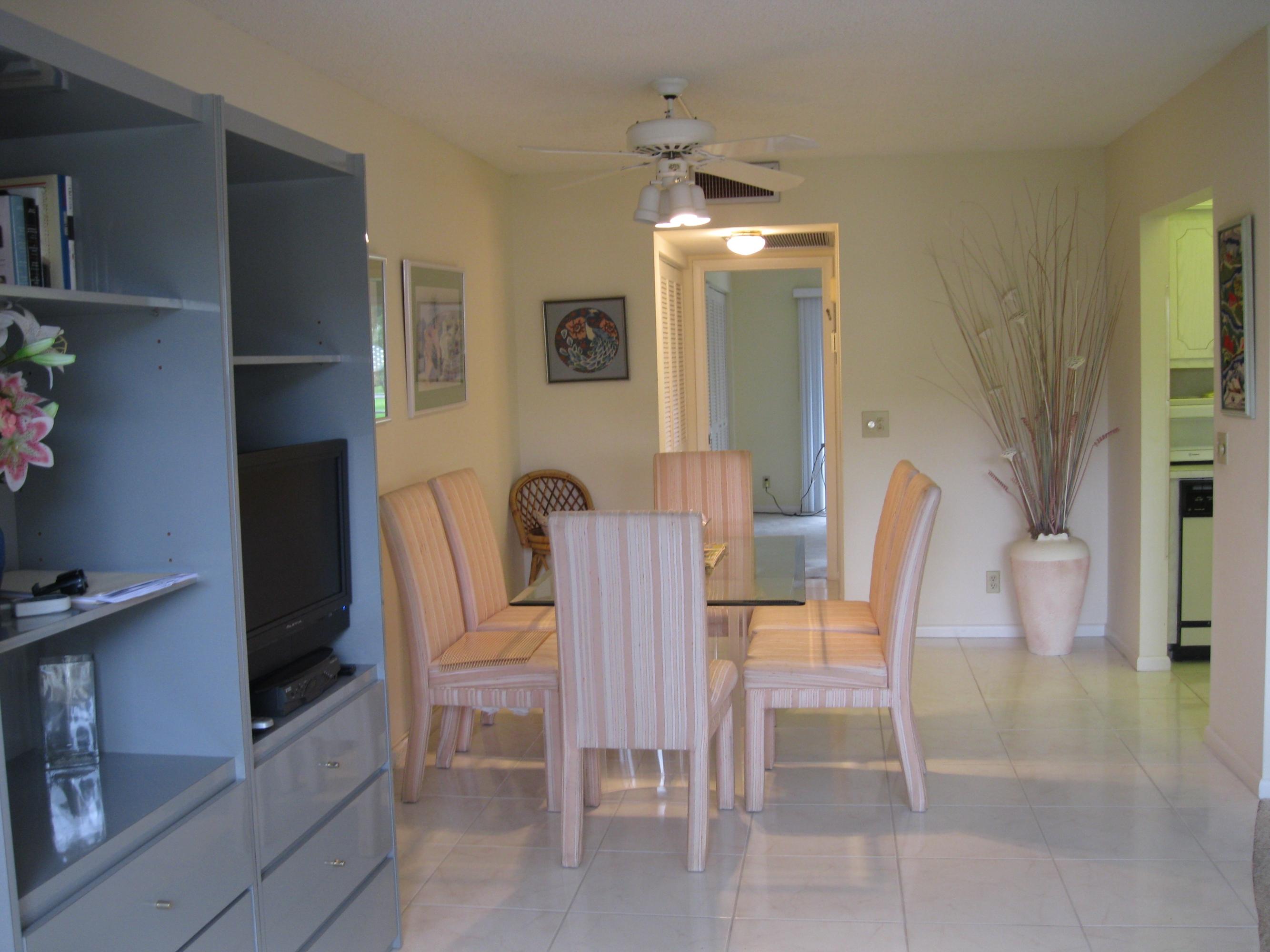 321 Preston H, Unit 3210 Boca Raton, FL 33434 - Photo 5 of 17 Dining Area