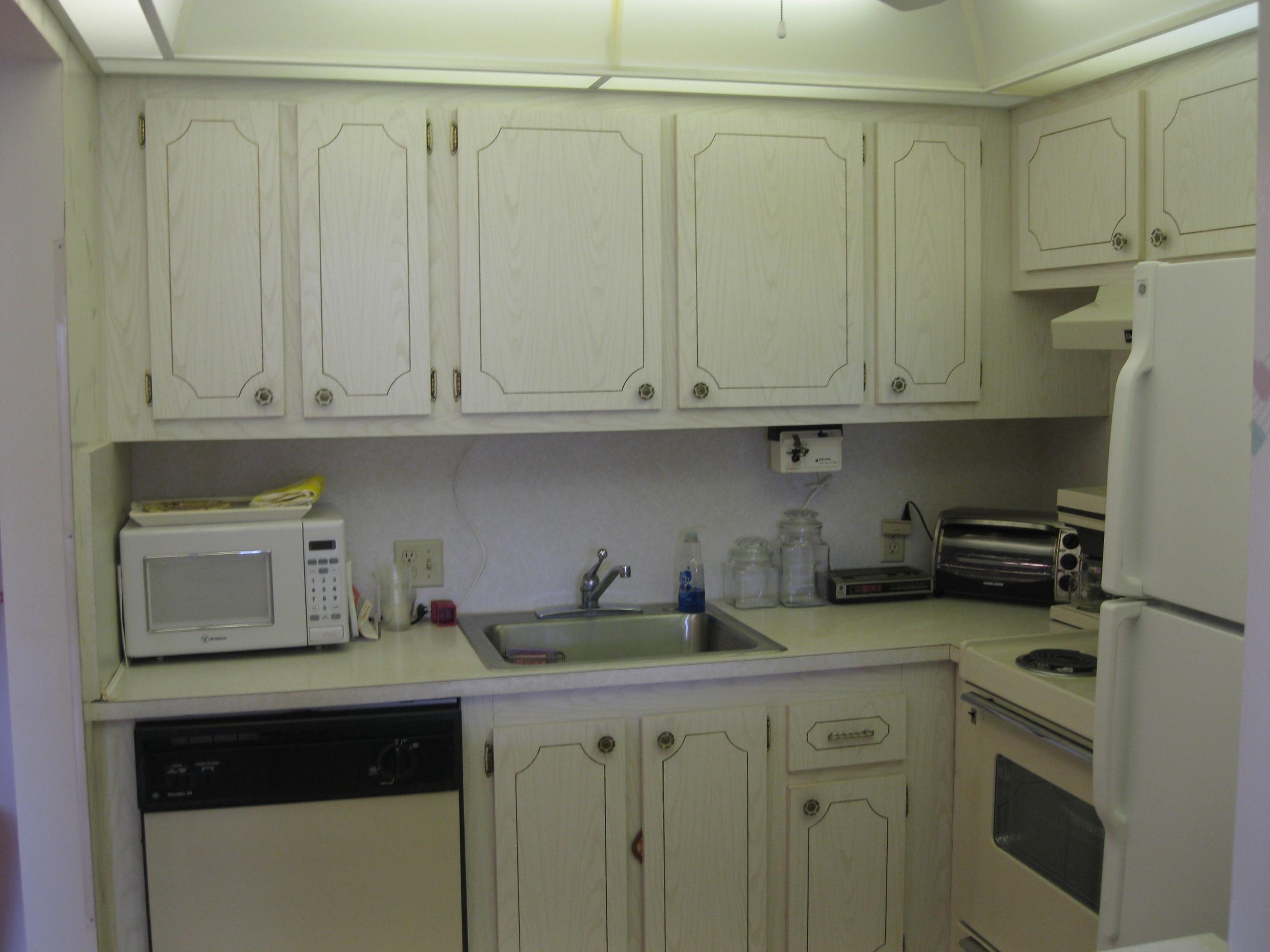 321 Preston H, Unit 3210 Boca Raton, FL 33434 - Photo 6 of 17 Kitchen