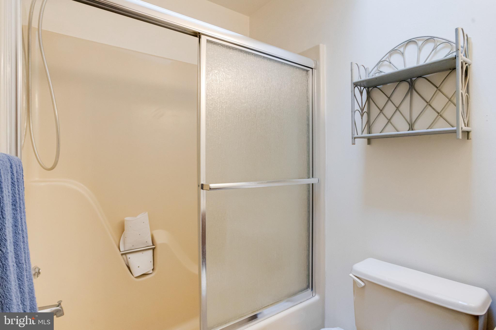3160 Rolling Road Edgewater, MD 21037 - Photo 15 of 62 Upper-Level Hallway Full Bath