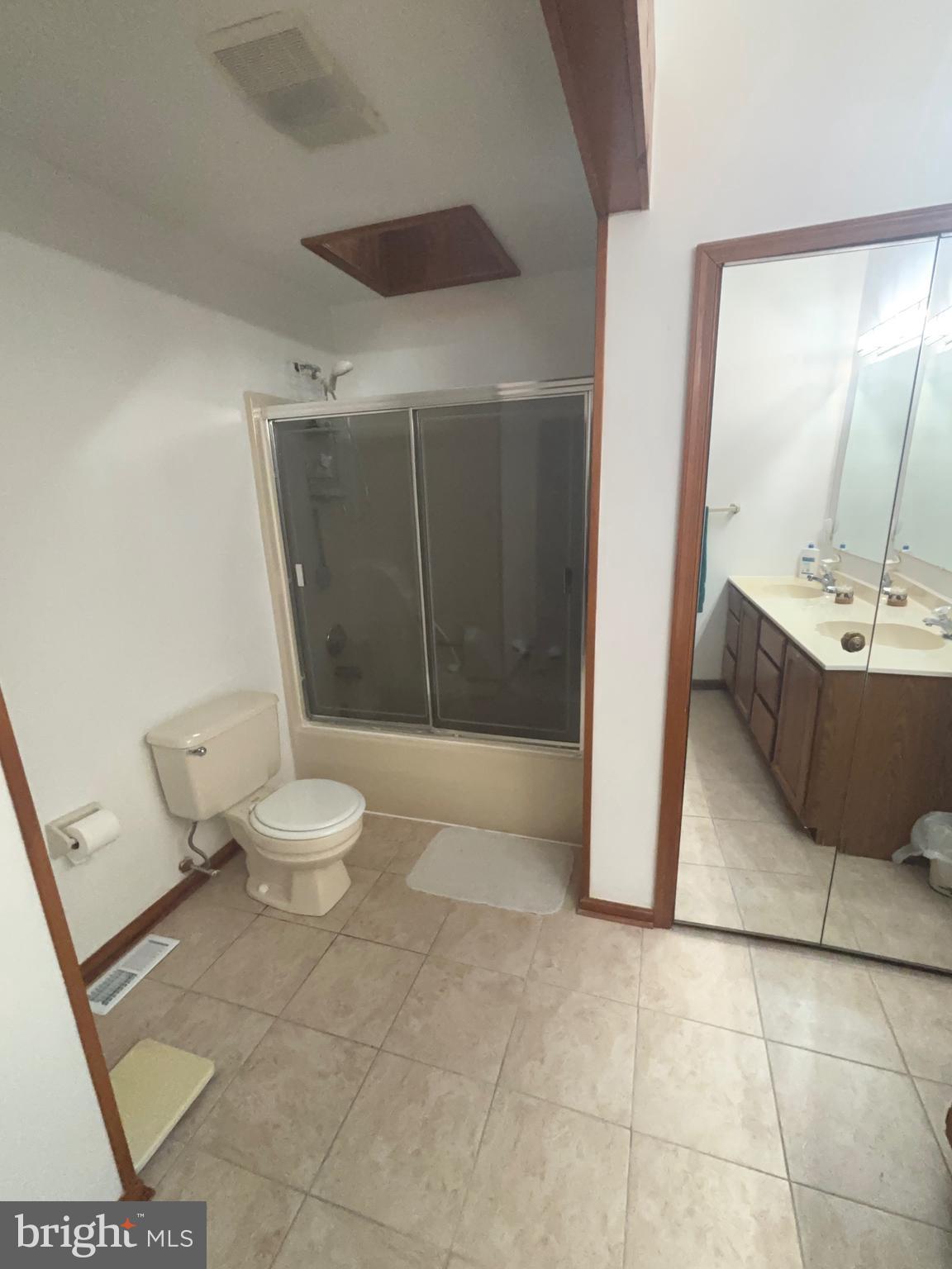 3160 Rolling Road Edgewater, MD 21037 - Photo 24 of 62 En-suite Master Bedroom