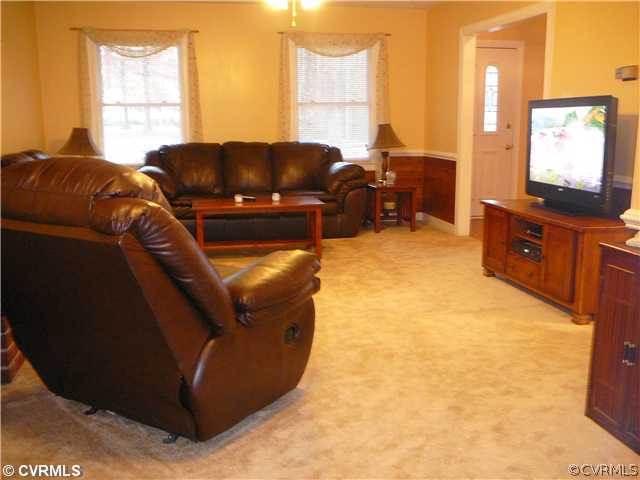 912 Rasmussen Drive Sandston, VA 23150 - Photo 5 of 12 Den/Family/Great Room - Family Room with Gas Firep