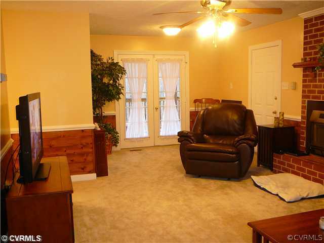 912 Rasmussen Drive Sandston, VA 23150 - Photo 6 of 12 Den/Family/Great Room - Clean, Bright, and Open Fa